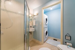 Shower, hair dryer, towels, soap - Cedar Creek Lake: Retro Lake House on Cove w/ Party Deck & Full Water View! (Enchanted Oaks)
