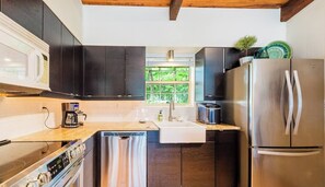 Coffee/tea maker, fridge, microwave, oven