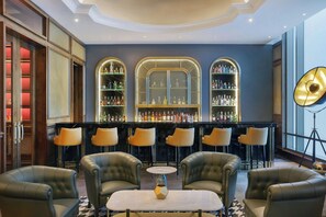 3 bars/lounges, poolside bar - The Ritz-Carlton, Amman (Amman)