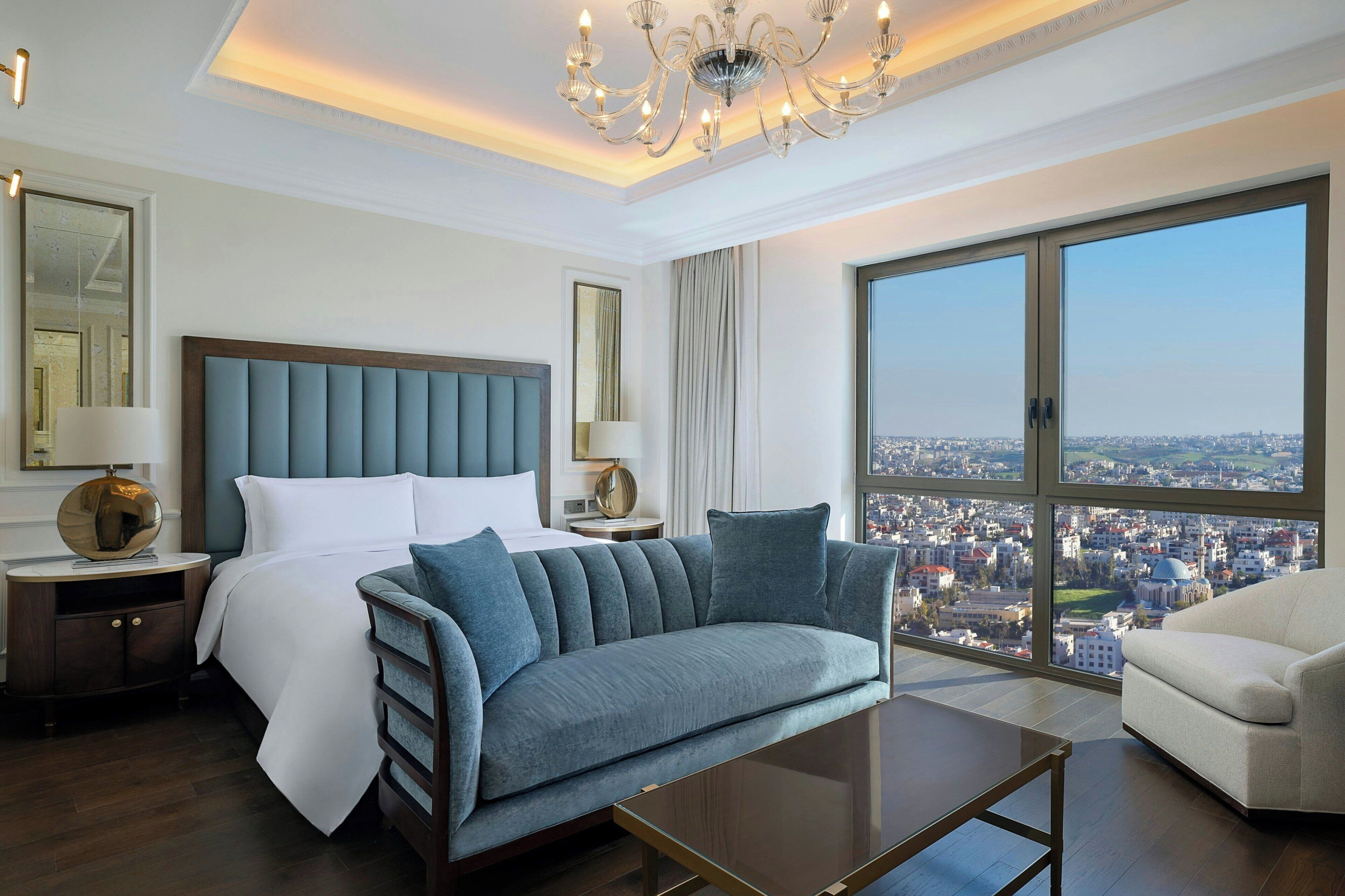 Ropa de cama de alta calidad y minibar 