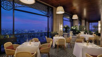 3 quầy bar/khu lounge, quầy bar bên hồ bơi