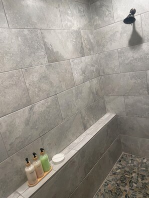 Shower, hair dryer, towels, soap - Apartment on Private Small Ranch - Sapphire Mtns (Corvallis)