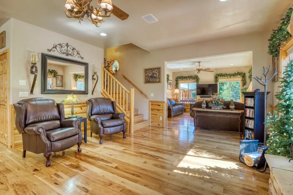 Mountain retreat in Duck Creek. Prime location.