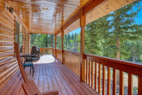 Mountain retreat in Duck Creek. Prime location.