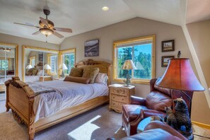 4 bedrooms, travel cot, free WiFi, bed sheets - Mountain retreat in Duck Creek. Prime location. (Duck Creek Village)