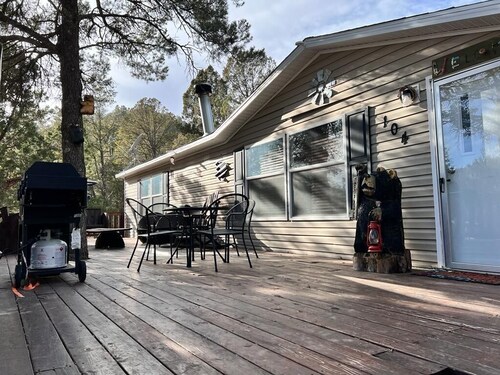 Nice and Cozy cabin, 3 bedroom and 2 bathroom.