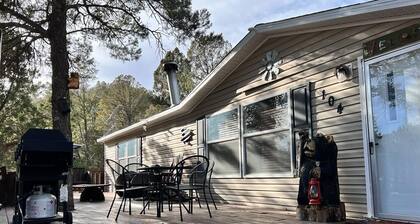 Nice and Cozy cabin, 3 bedroom and 2 bathroom.