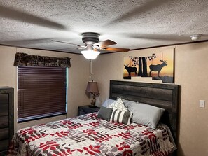 3 habitaciones, tabla de planchar con plancha, wifi y ropa de cama