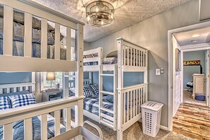 3 bedrooms, iron/ironing board, travel crib, free WiFi