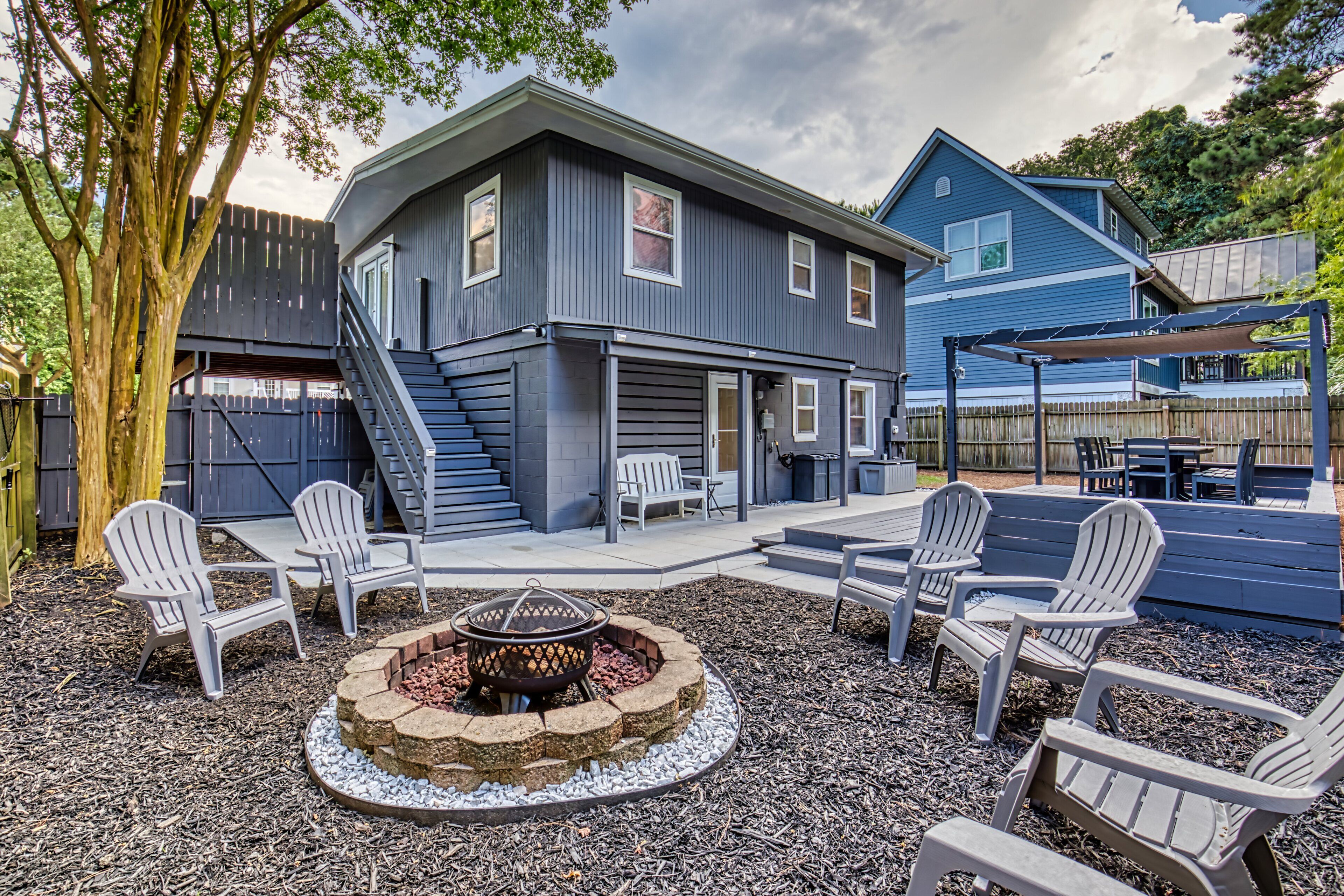29|Cozy Newly Renovated House|Short Walk to Beach|DOG FRIENDLY|Fenced Backyard