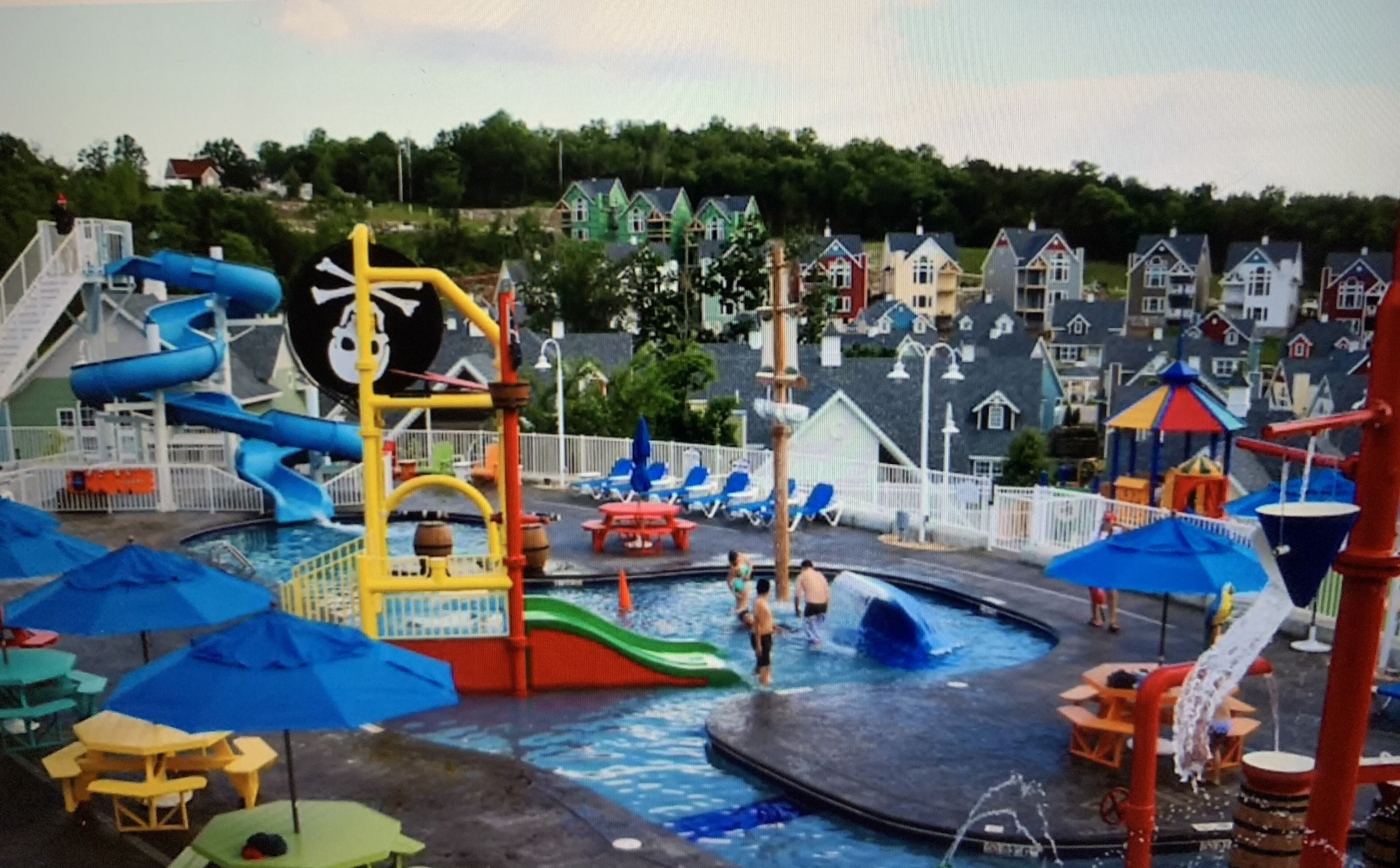 من حمّامات السباحة المغطاة، حمّام سباحة خارجي