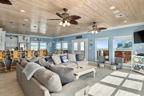 Smart TV, lettore DVD, libri, videoteca