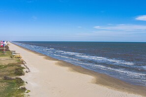 On the beach, sun loungers, beach towels - DIRECT BEACH ACCESS/VIEWS/UPSCALE NEIGHBORHOOD/GAMES/SPACIOUS/DOGS OK/WIFI (Bolivar Peninsula)