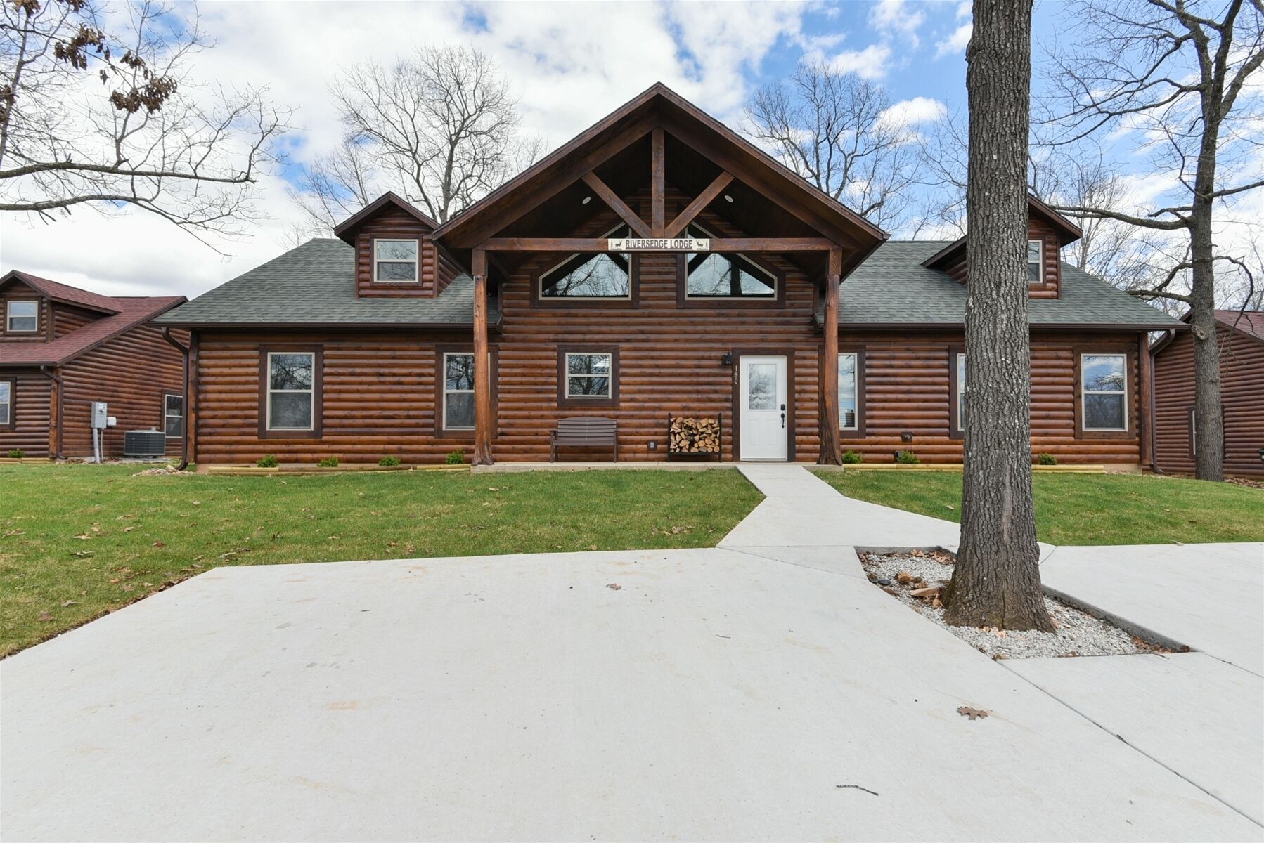 Riversedge Lodge - New Premuim Cabin