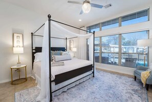 3 habitaciones, escritorio y tabla de planchar con plancha 