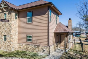 Exterior - Lakefront Bliss, Spa, Game Room, Boat & Jet Ski (Mabank)