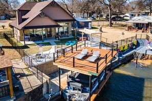 Outdoor dining - Lakefront Bliss, Spa, Game Room, Boat & Jet Ski (Mabank)