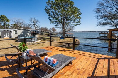 Lakefront Bliss, Spa, Game Room, Boat & Jet Ski