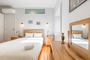 1 soveværelse, skrivebord, strygejern/strygebræt, internetforbindelse