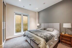 1 bedroom, in-room safe, iron/ironing board, free WiFi - Large Modern 1 Bedroom Apartment (767 sq ft) in a New Build (London)