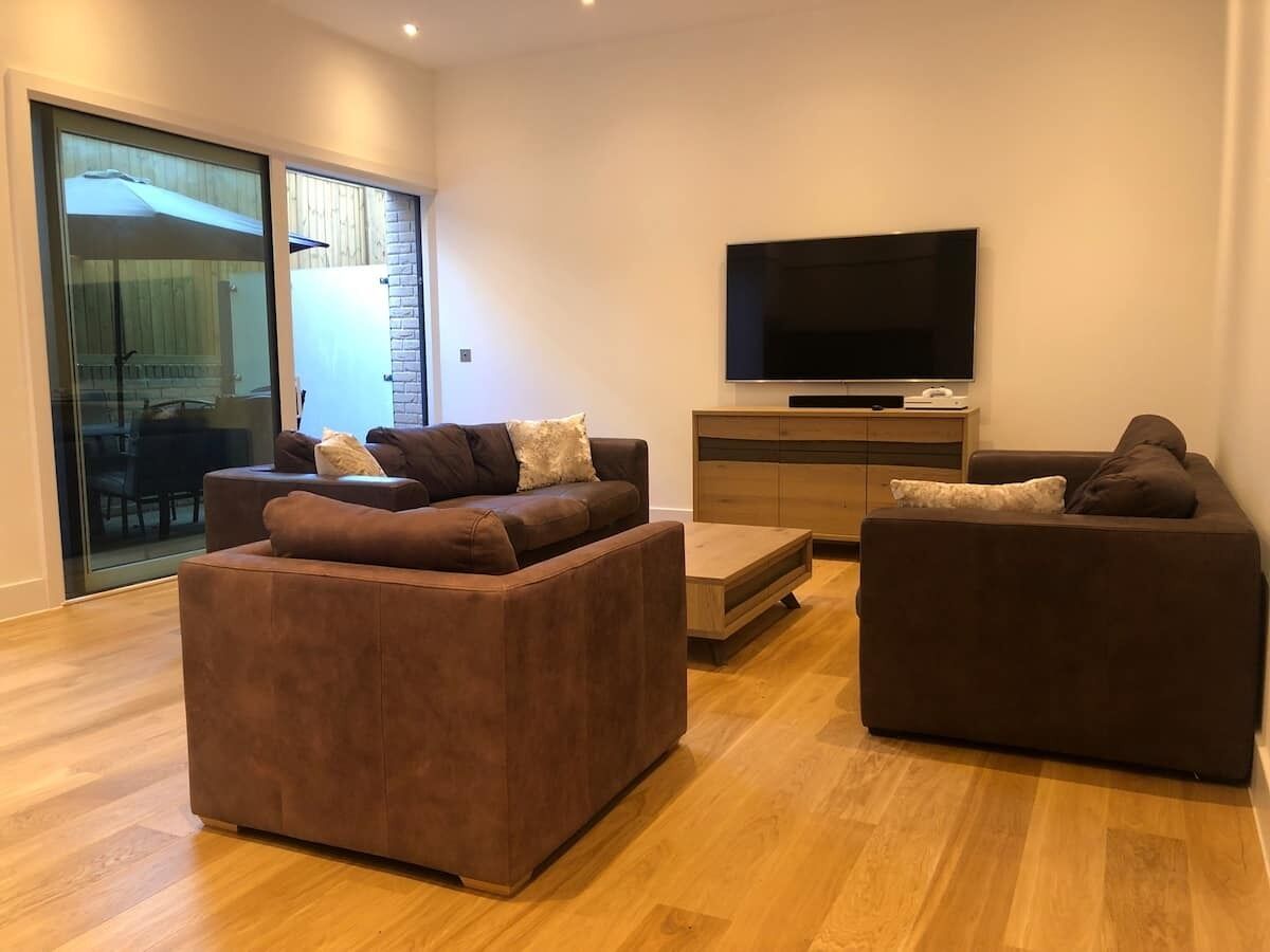 Large Modern 1 Bedroom Apartment (767 sq ft) in a New Build