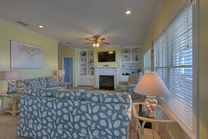 Smart TV, DVD player - Beachfront - Community Pool/Pickleball Access! (St. George Island)