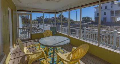 Direct beach access with PRIVATE POOL!