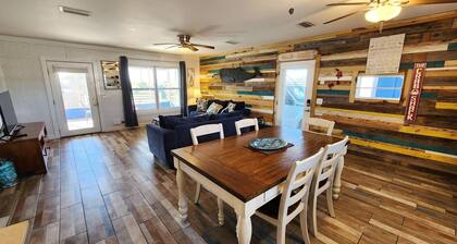 Direct beach access with PRIVATE POOL!