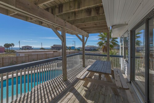 Short walk to beach with PRIVATE POOL!