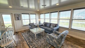 Smart TV - Beachfront with expansive open and covered decks! (St. George Island)