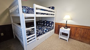 4 bedrooms, iron/ironing board, free WiFi, bed sheets