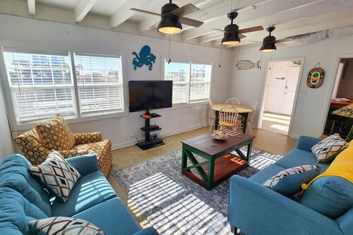 Easy beach access - PRIVATE POOL!