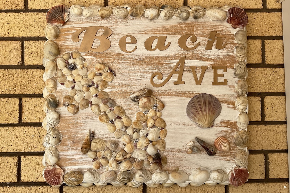 BEACH AVE - WALK TO BEACH, SHOPS & TAVERN