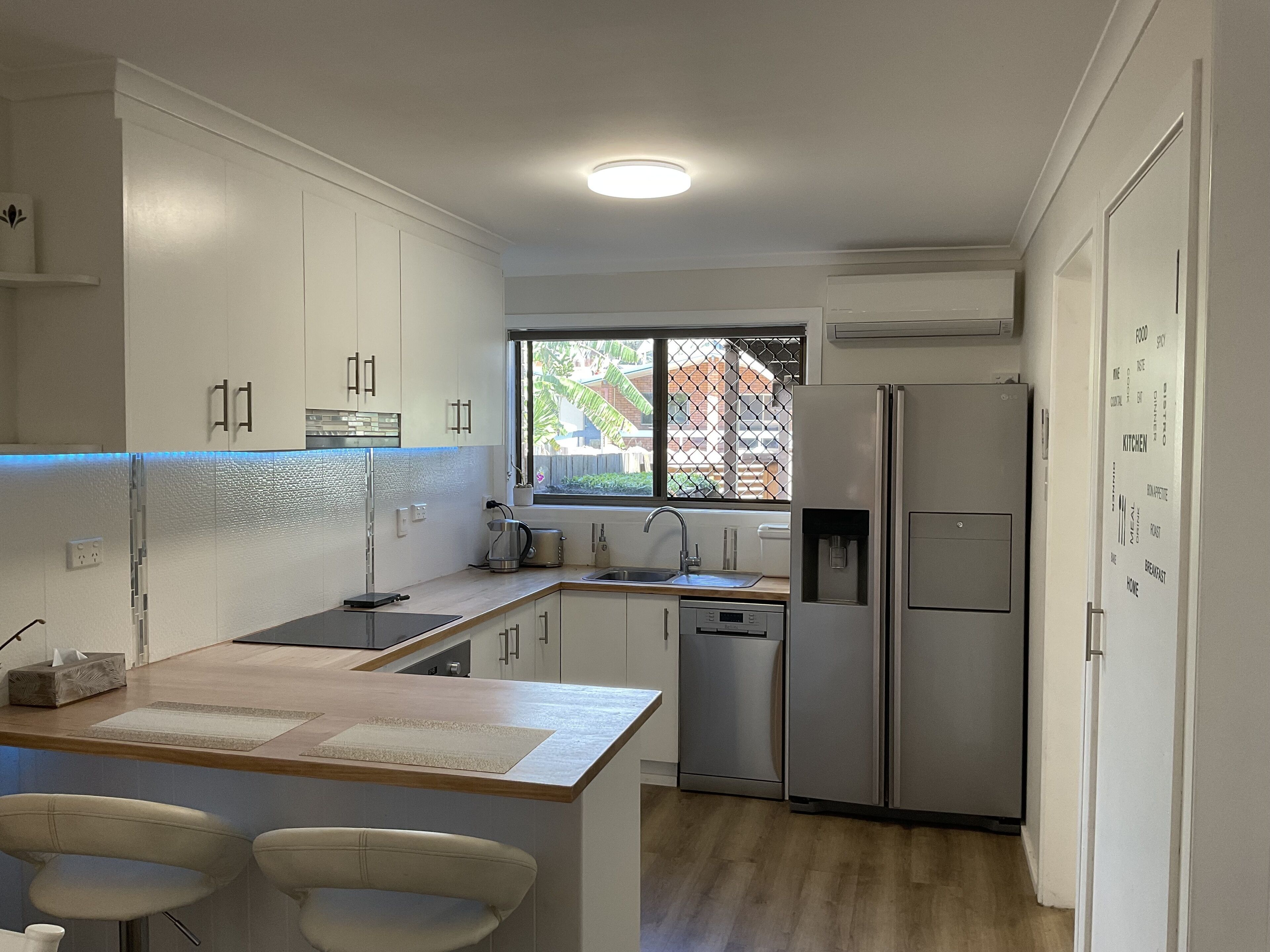 BEACH AVE - WALK TO BEACH, SHOPS & TAVERN