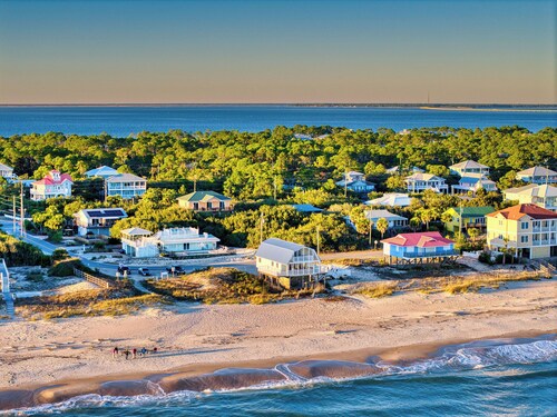 Easy Beach Access - 2 FREE BIKE RENTALS INCLUDED WITH YOUR STAY!