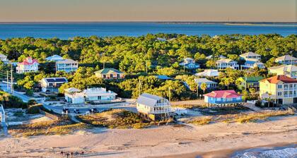 Easy Beach Access - 2 FREE BIKE RENTALS INCLUDED WITH YOUR STAY!