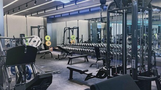 A modern gym with various exercise equipment, including weight machines, free weights, and cardio machines. - JI Hotel (Linfen Zhongda Street) (Linfen)