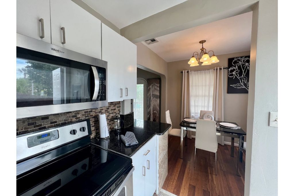 MIAMI VILLA minutes from WYNWOOD and the Design District