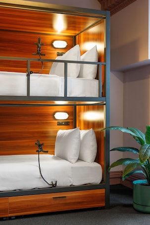 12 Bed Mixed Community Dorm | 1 bedroom, free WiFi, bed sheets