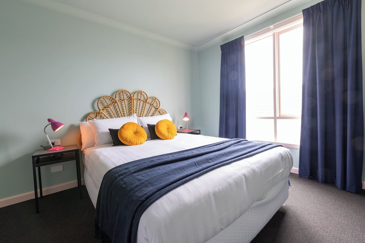 Standard Room (Queen), Private Bathroom