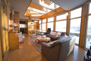 Comfort Condo | Living area