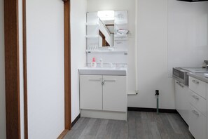 Comfort Condo | Bathroom | Free toiletries, hair dryer, slippers - FURANO SKI HOUSE (Furano)