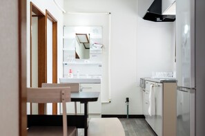 Comfort Condo | Private kitchen | Electric kettle, toaster, cookware/dishes/utensils - FURANO SKI HOUSE (Furano)