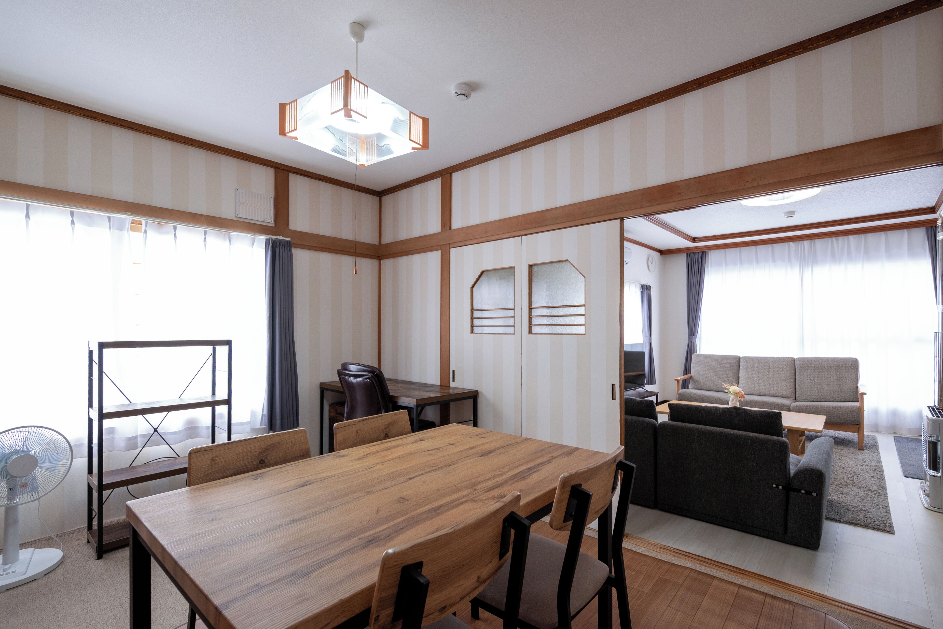 Comfort Condo | Makan dalam bilik