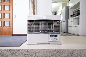 Comfort Condo | Shared kitchen facilities | Electric kettle, toaster, cookware/dishes/utensils