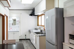 Comfort Condo | Private kitchen | Electric kettle, toaster, cookware/dishes/utensils