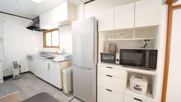 Bouilloire électrique, grille-pain