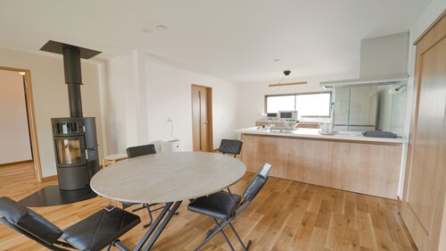 客室内のダイニングエリア