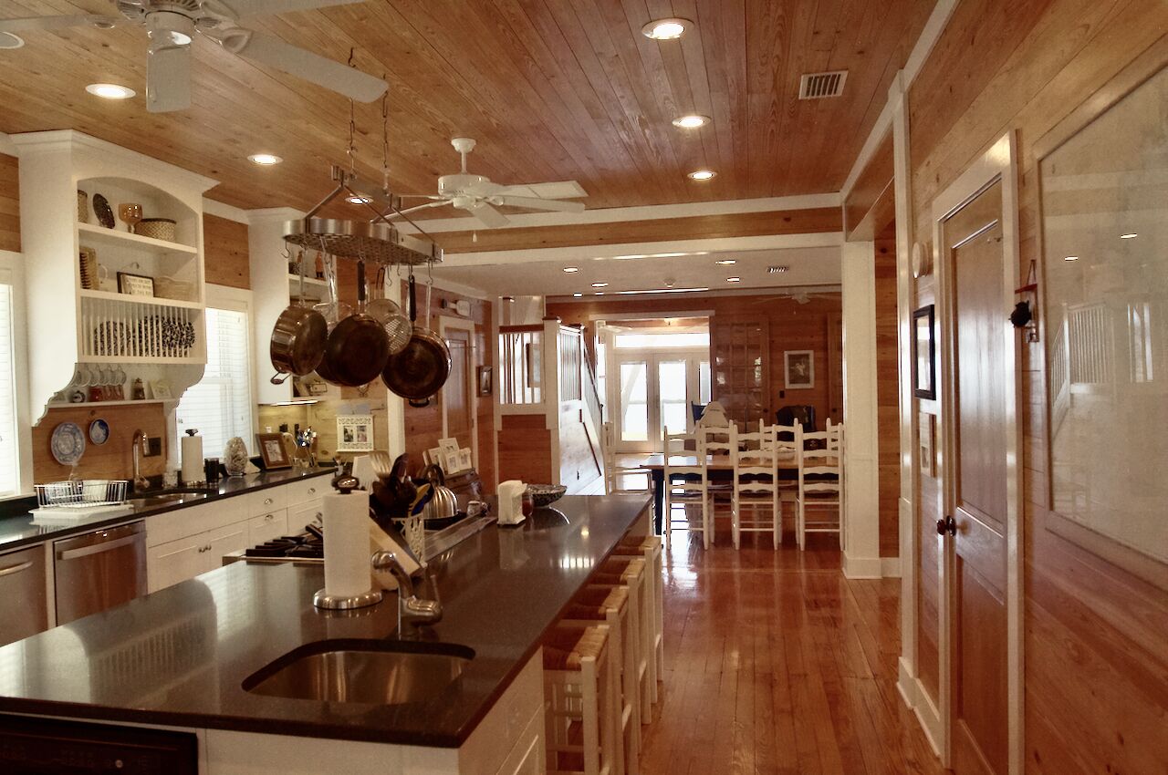 Romantic Large and/or Guest house located on 3 miles of exclusive beachfront. 