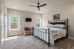 3 bedrooms, desk, iron/ironing board, free WiFi